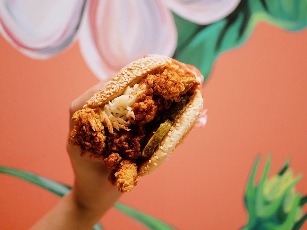 Hot Lolas | restaurant | 4238 Wilson Blvd Level C, Arlington, VA 22203, USA | 7038070044 OR +1 703-807-0044