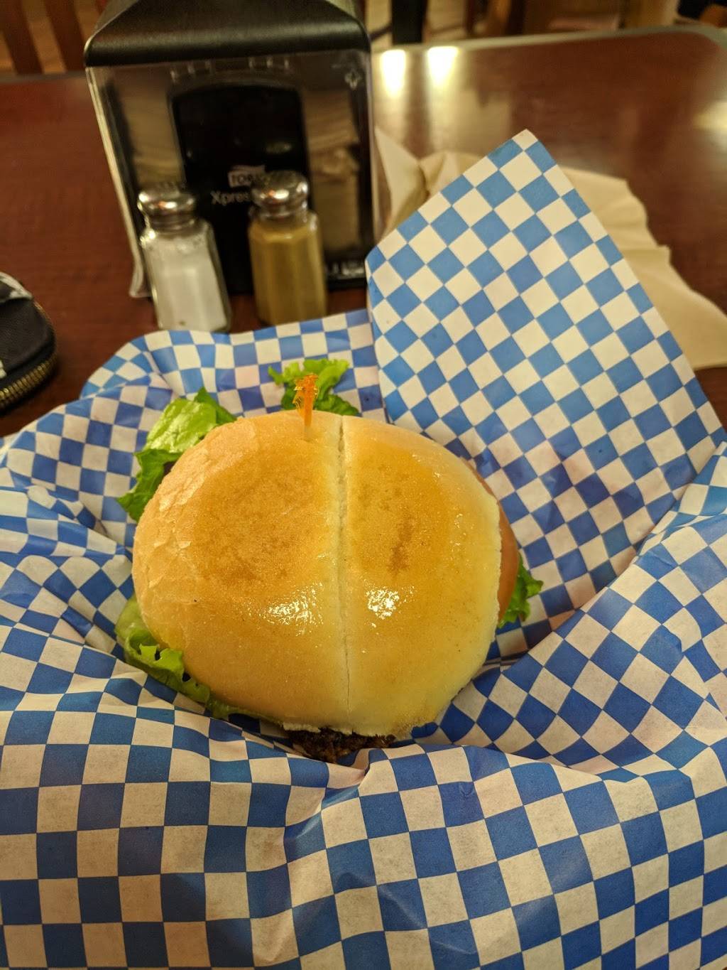 Courthouse Market & Grill | restaurant | 2962 River Rd W, Goochland, VA 23063, USA | 8045569030 OR +1 804-556-9030