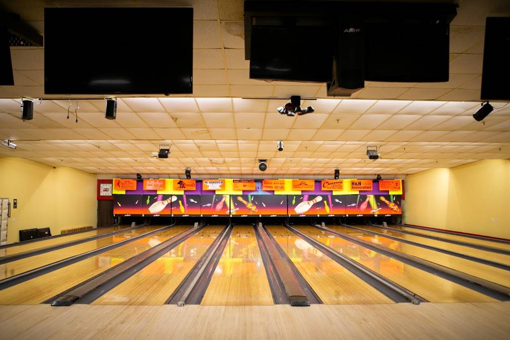 Legacy Lanes | night club | 901 N Birch St, Monticello, IA 52310, USA | 3194655077 OR +1 319-465-5077