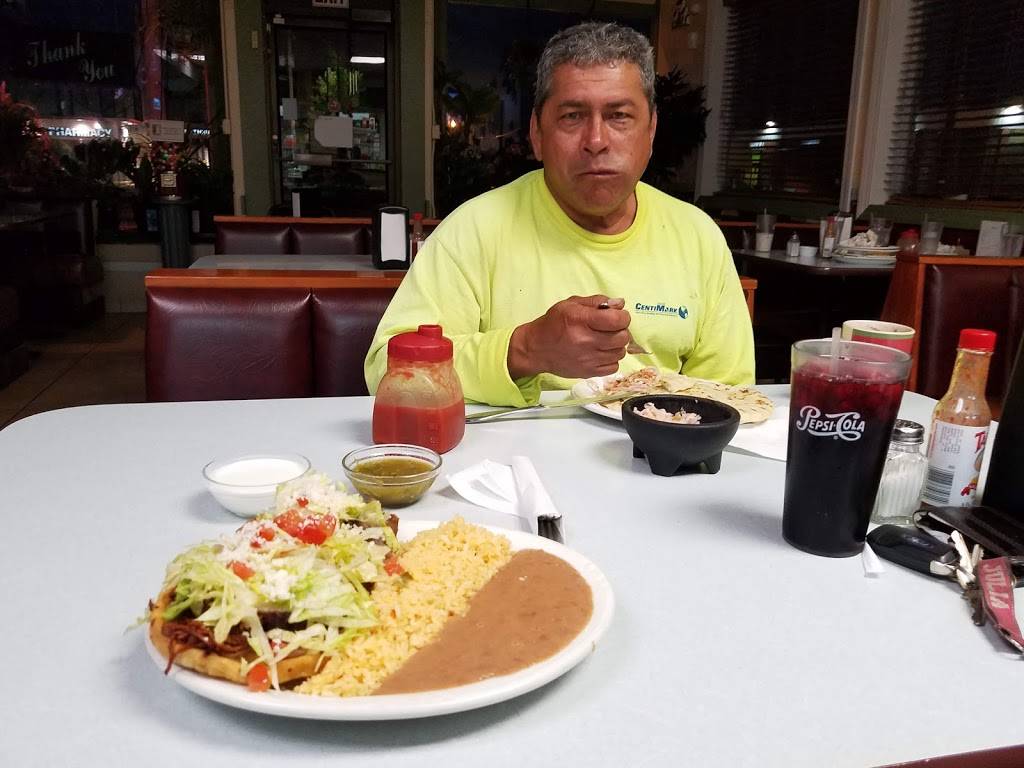 El Tazumal | restaurant | 424 W 4th St, Grand Island, NE 68801, USA | 3083851694 OR +1 308-385-1694