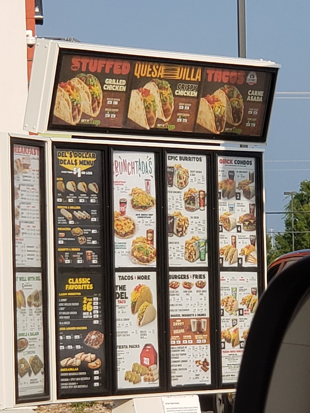 Del Taco | meal takeaway | 13201 N Pennsylvania Ave, Quail Springs, OK 73120, USA | 4059369018 OR +1 405-936-9018