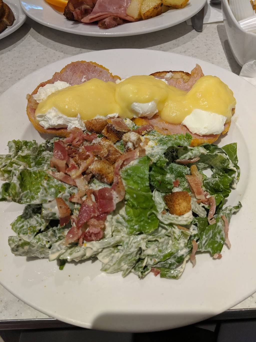 The Donlands Diner | restaurant | 417 Donlands Ave, East York, ON M4J 3S3, Canada | 4164218500 OR +1 416-421-8500