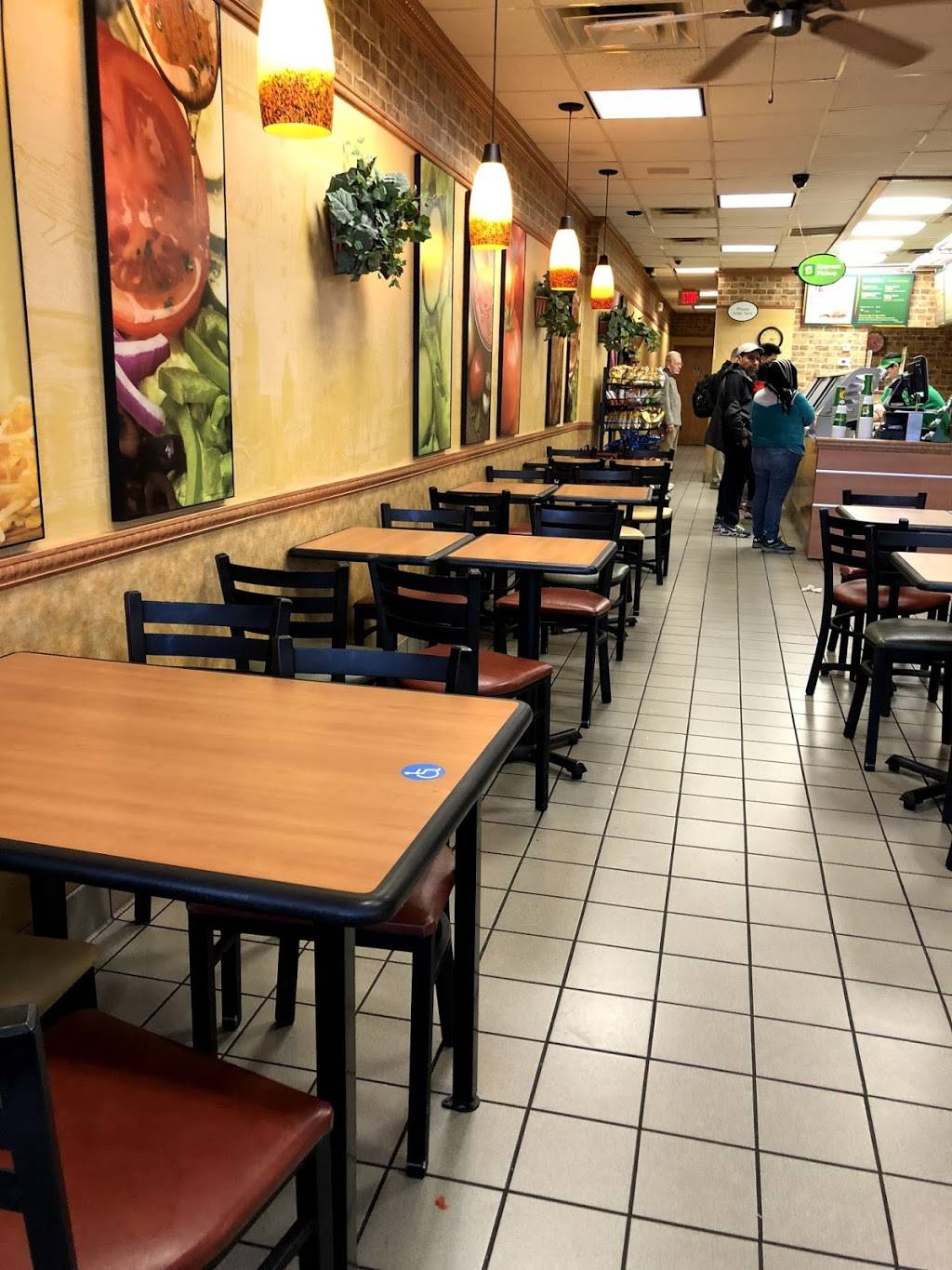 Subway Restaurants | restaurant | 6920 Braddock Rd L, Annandale, VA 22003, USA | 7033540202 OR +1 703-354-0202