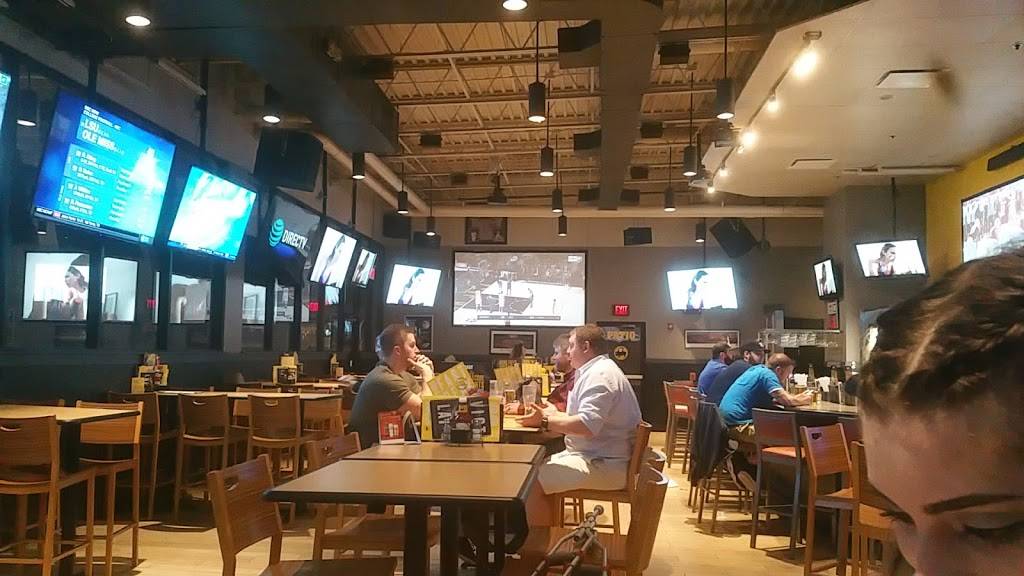 Buffalo Wild Wings | meal takeaway | 1151 N 20th St, Broken Arrow, OK 74012, USA | 9182863555 OR +1 918-286-3555