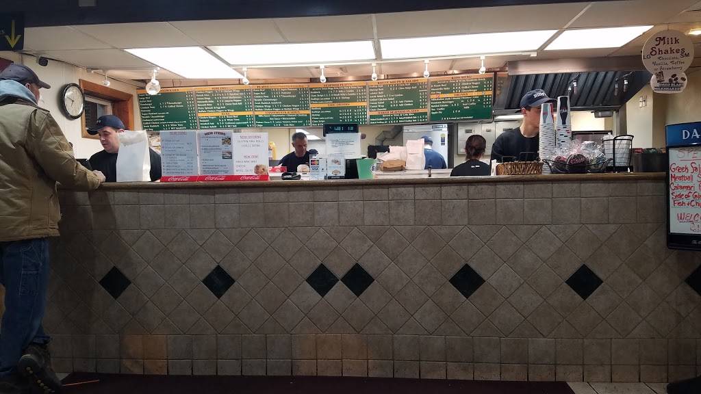 Billys Famous Roast Beef | restaurant | 1291 Main St, Wakefield, MA 01880, USA | 7816652070 OR +1 781-665-2070