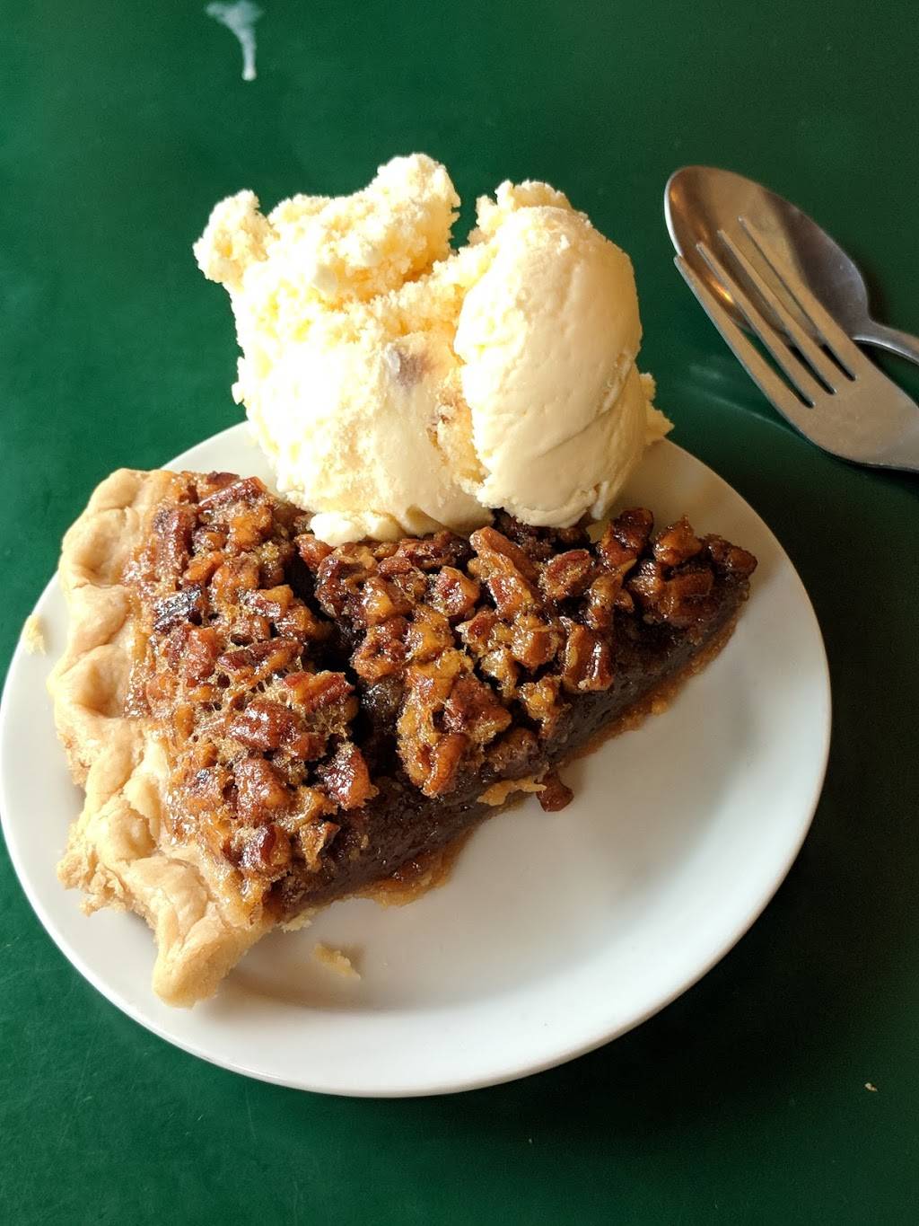 South Side Soda Shop | restaurant | 1122 S Main St, Goshen, IN 46526, USA | 5745343790 OR +1 574-534-3790