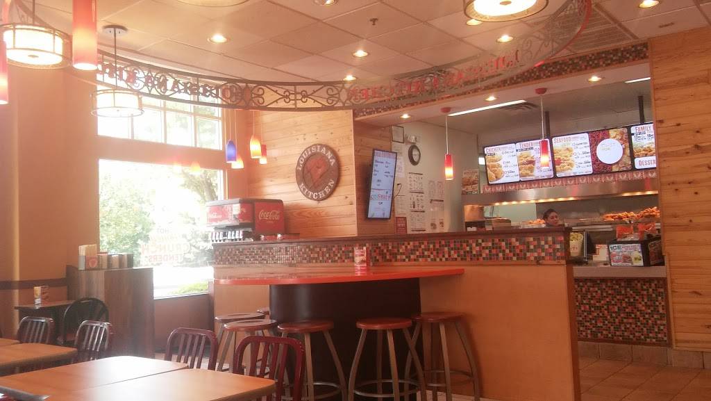 Popeyes Louisiana Kitchen | restaurant | 5131 Westfields Blvd, Centreville, VA 20120, USA | 7032225958 OR +1 703-222-5958