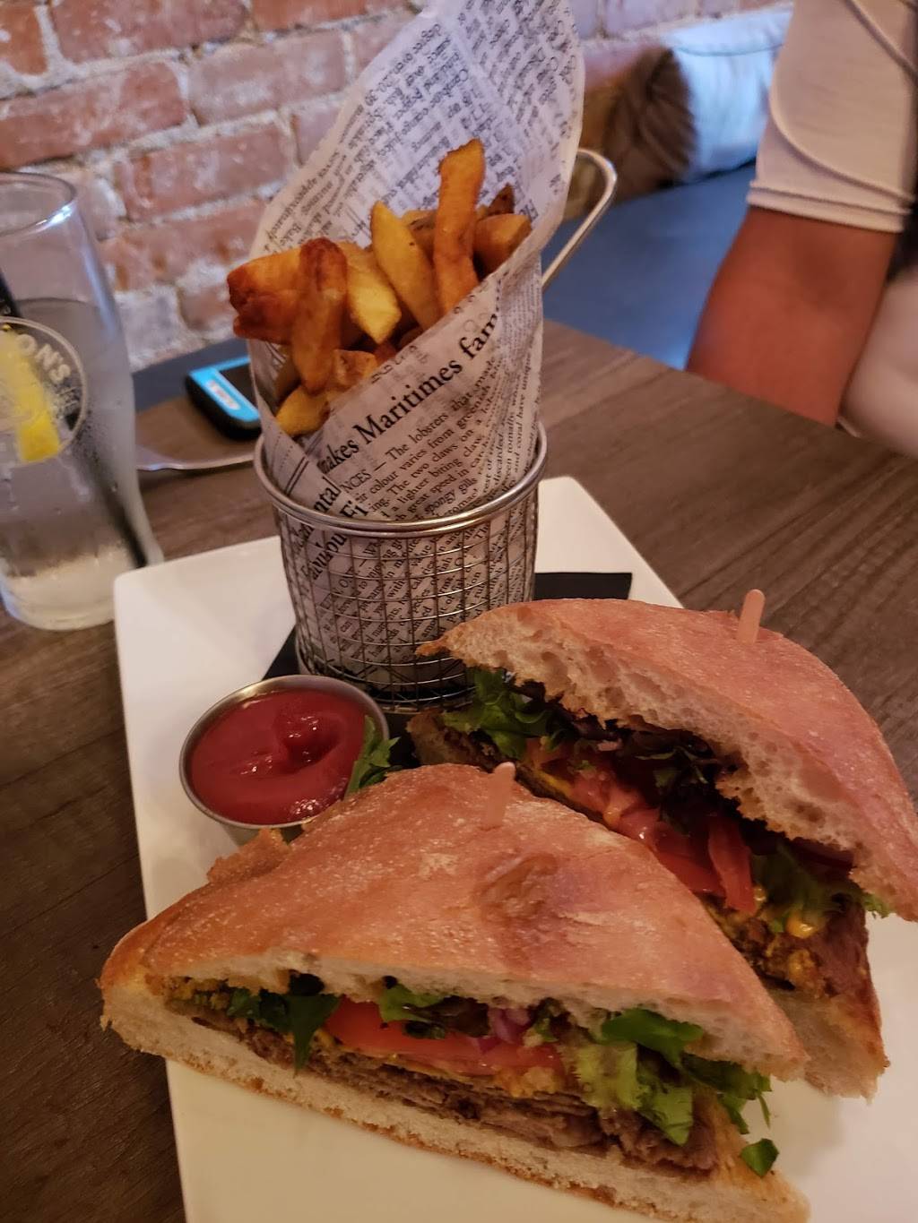 The Pogue Irish Pub | restaurant | 15 Erie St N, Wheatley, ON N0P 2P0, Canada | 2262480303 OR +1 226-248-0303