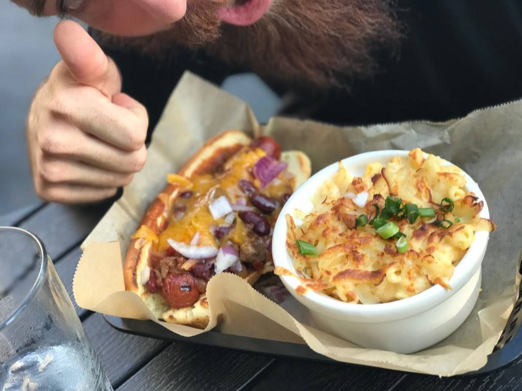 Henrys Midtown Tavern | restaurant | 132 10th St NE, Atlanta, GA 30309, USA | 4045374477 OR +1 404-537-4477