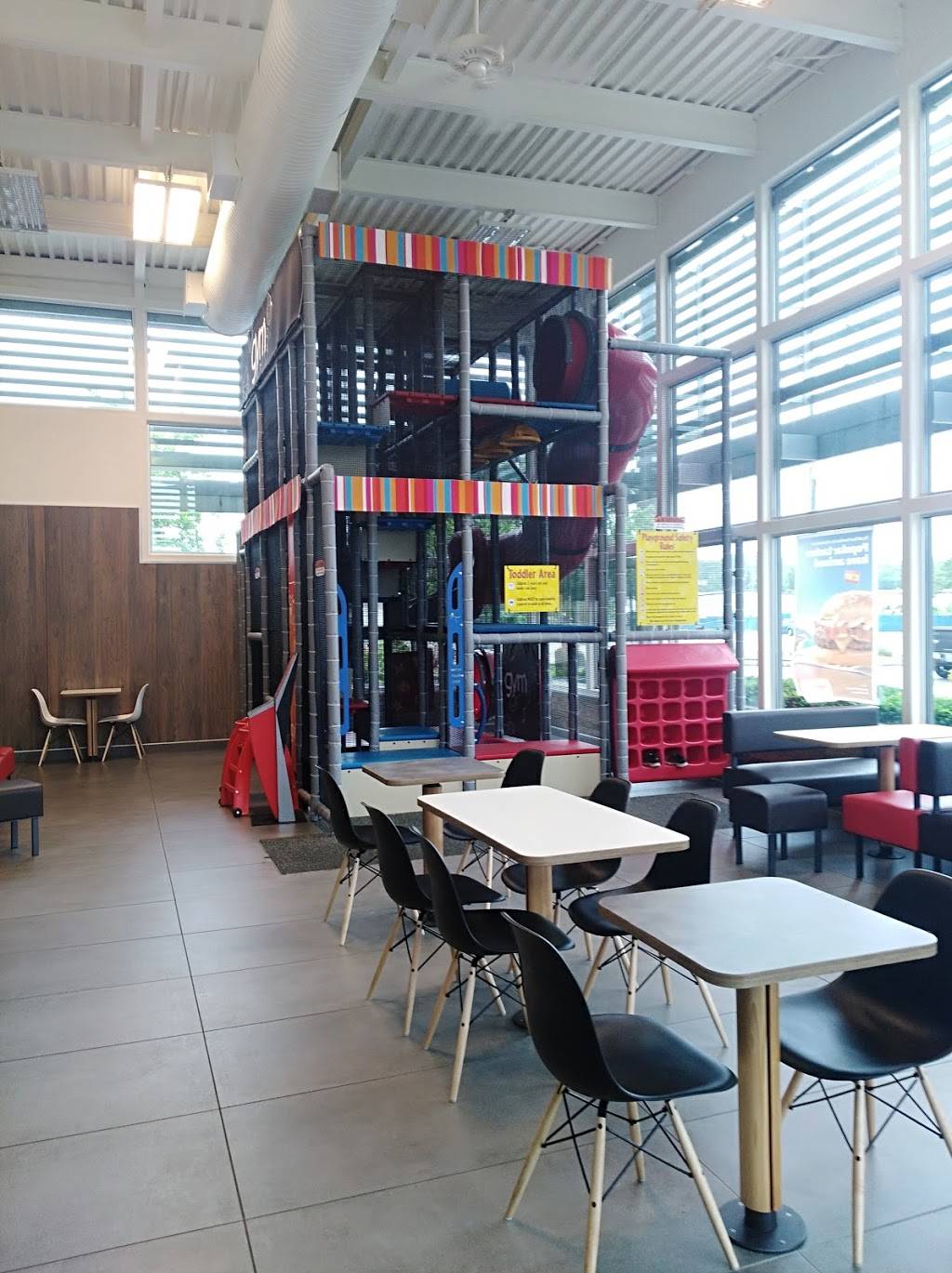 McDonalds | cafe | IL Rte 142 &, US-45, Eldorado, IL 62930, USA | 6182735633 OR +1 618-273-5633