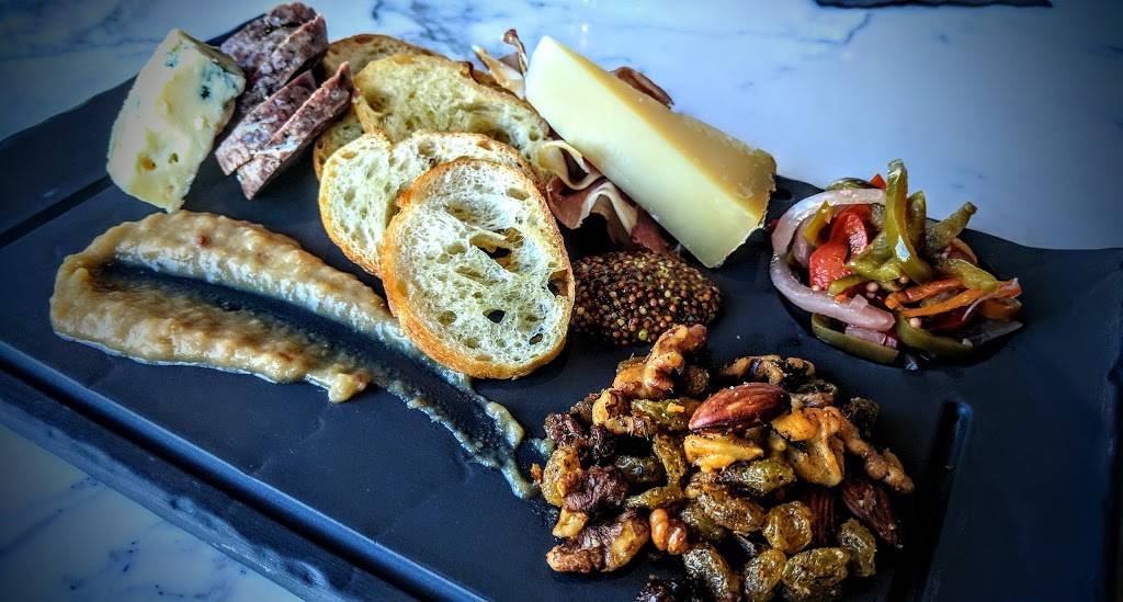 Cunninghams | restaurant | 1 Olympic Pl, Towson, MD 21204, USA | 4103397730 OR +1 410-339-7730