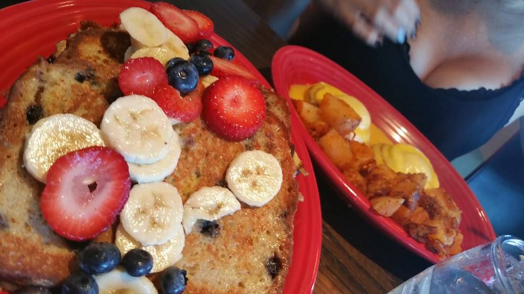 Reds Kitchen and Tavern | restaurant | 131 Newbury St, Peabody, MA 01960, USA | 9785317337 OR +1 978-531-7337