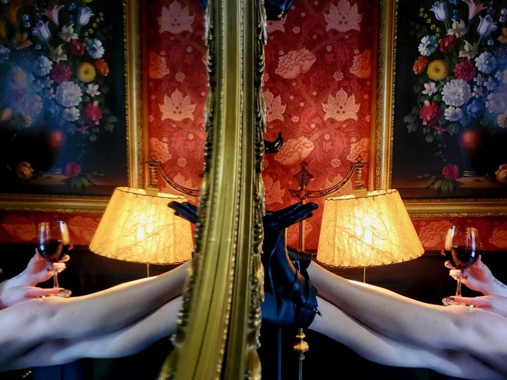 Lilys Garden & Patio | restaurant | 33 Batterymarch St, Boston, MA 02110, USA | 8572335991 OR +1 857-233-5991