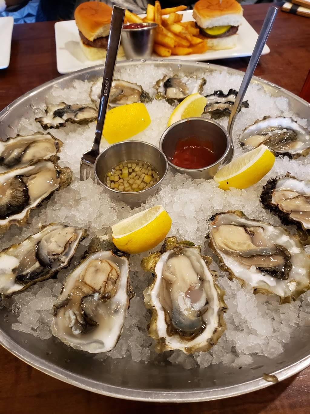 B-Town Kitchen And Raw Bar | restaurant | 714 Lakeway Dr, Bellingham, WA 98229, USA | 3603926520 OR +1 360-392-6520