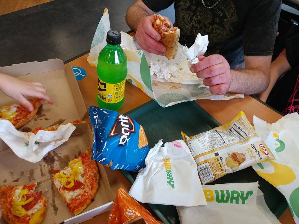 Subway | restaurant | 441 Chelsea St, Sistersville, WV 26175, USA | 3046522405 OR +1 304-652-2405