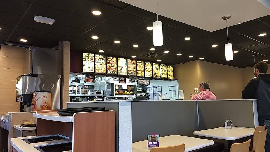 Taco Bell | meal takeaway | 1447 W South Airport Rd, Traverse City, MI 49686, USA | 2319330350 OR +1 231-933-0350