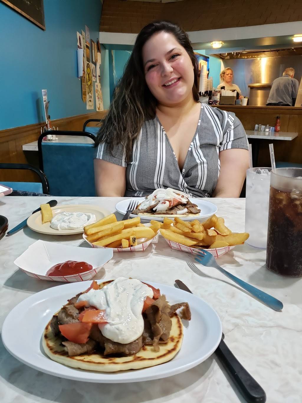 Johns Grecian Delight | restaurant | 1001 Fort Crook Rd N, Bellevue, NE 68005, USA | 4027318022 OR +1 402-731-8022