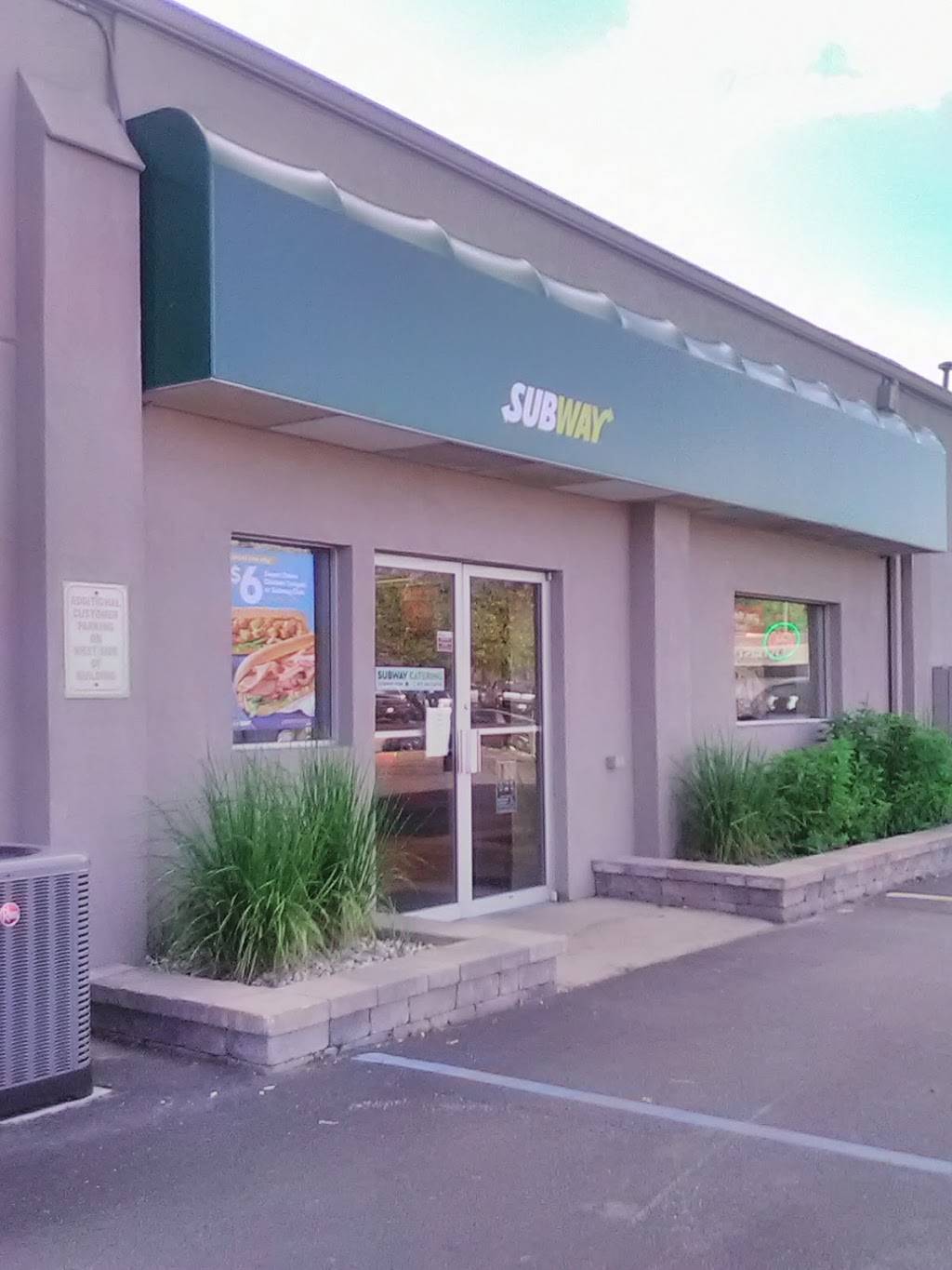 Subway | restaurant | 1710 E Lincolnway B, Valparaiso, IN 46383, USA | 2194657676 OR +1 219-465-7676