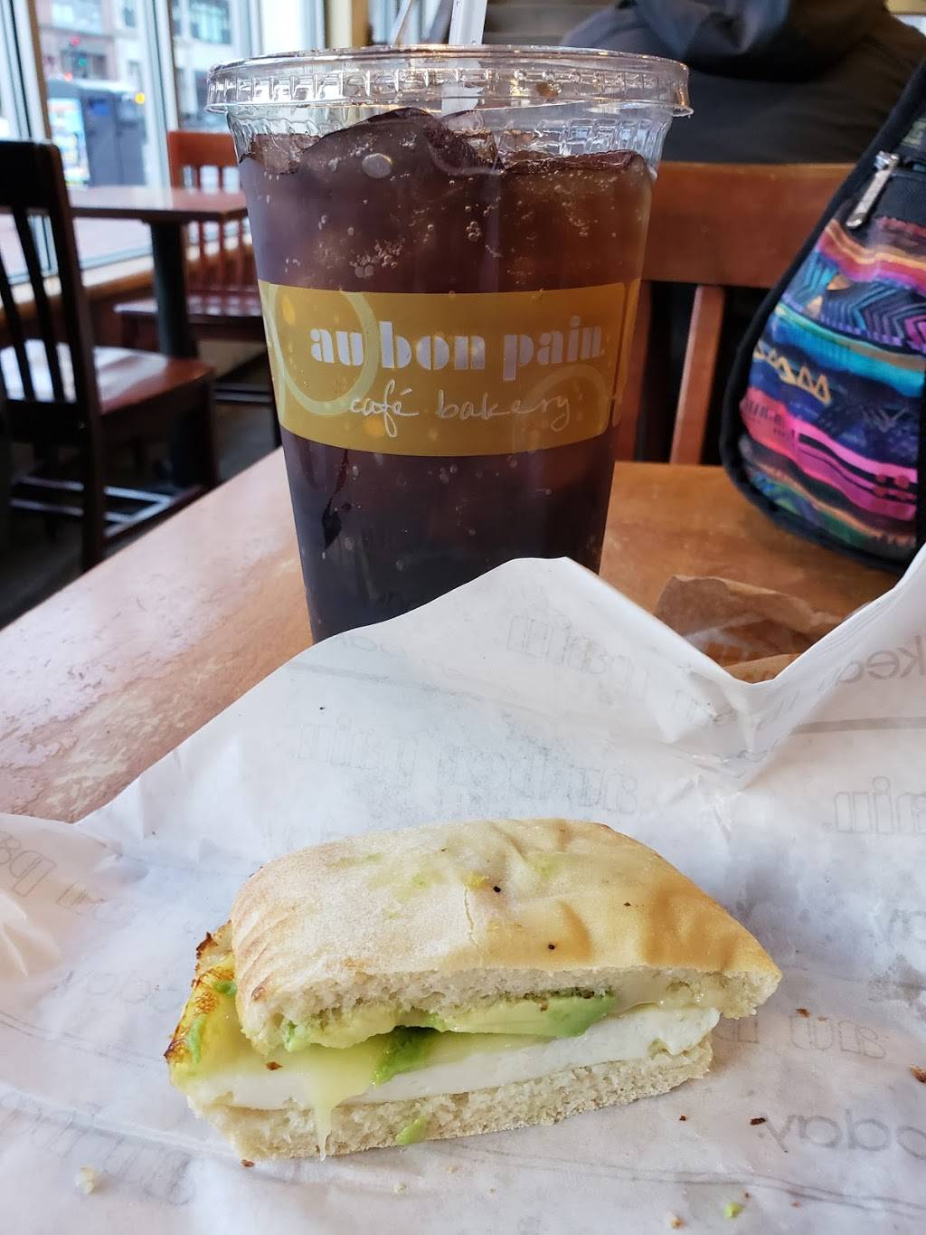 Au Bon Pain | bakery | Charles River Plaza, 209 Cambridge St, Boston, MA 02114, USA | 6177231278 OR +1 617-723-1278
