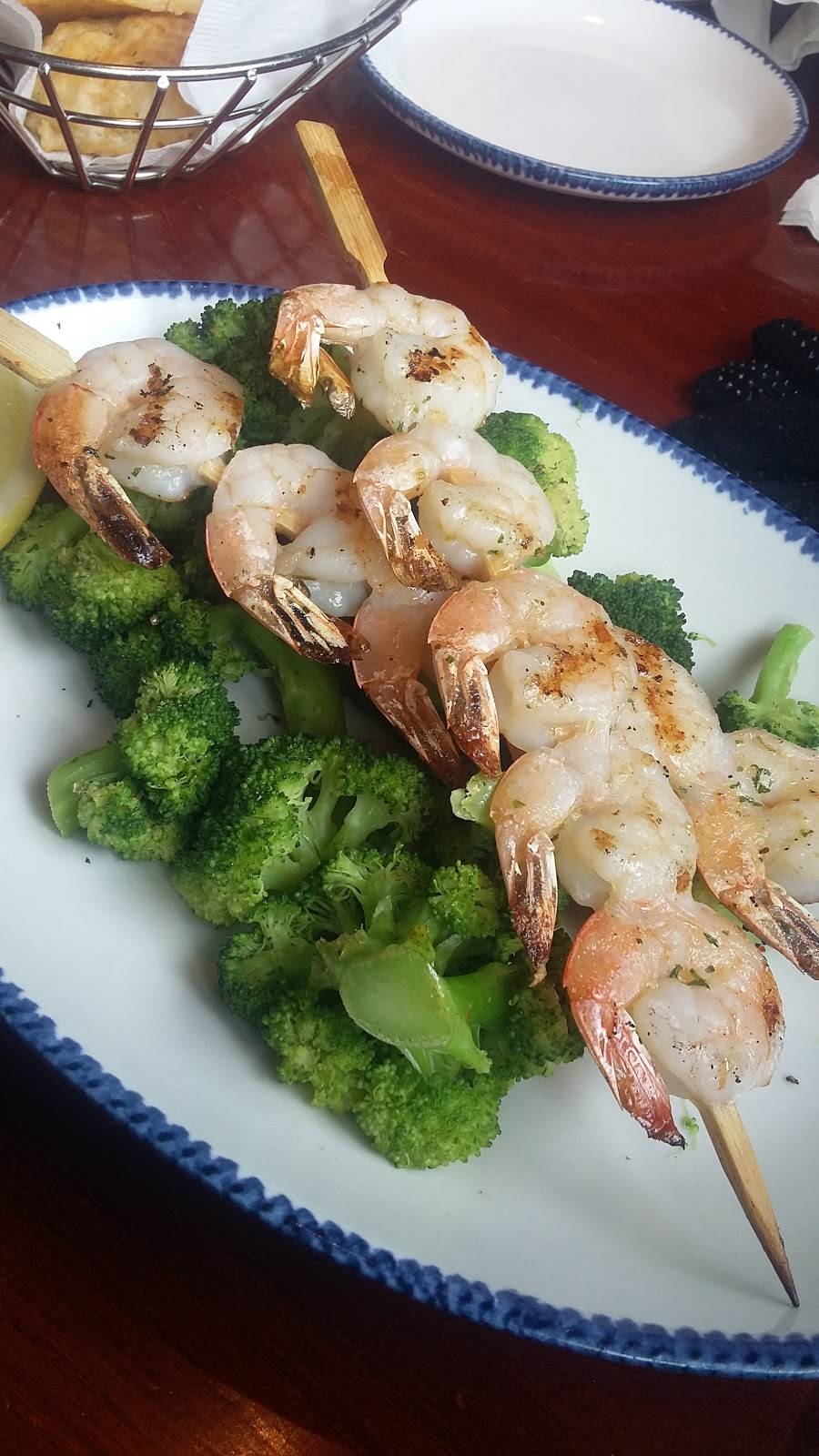 Red Lobster | restaurant | 2801 N Mayfair Rd, Wauwatosa, WI 53222, USA | 4147716320 OR +1 414-771-6320