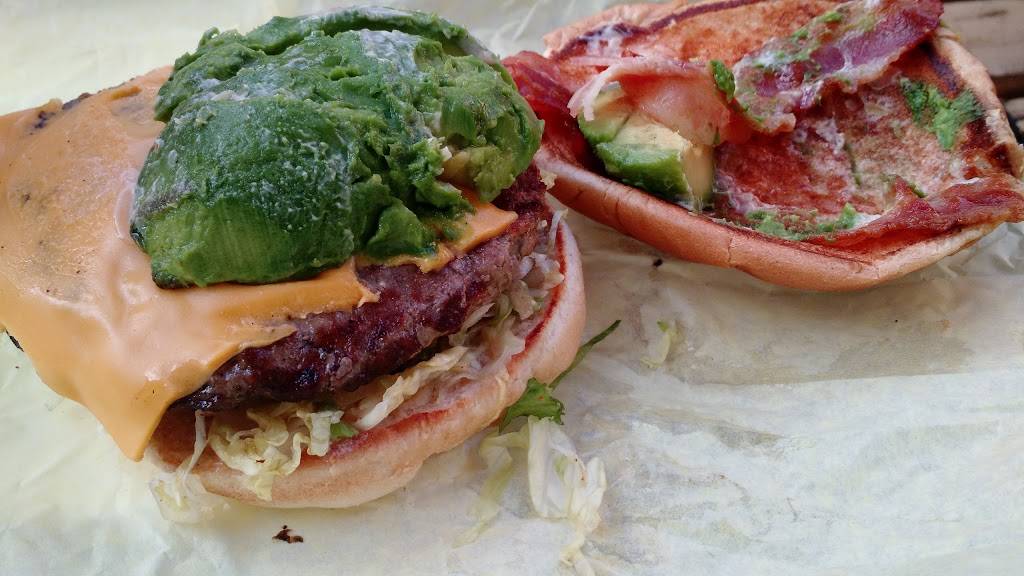 Chris Burgers | restaurant | 28325 Winchester Rd, Winchester, CA 92596, USA | 9519262323 OR +1 951-926-2323