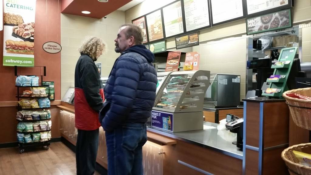 Subway | restaurant | 88 Queens Quay W, Toronto, ON M5J 0B8, Canada | 4166076666 OR +1 416-607-6666