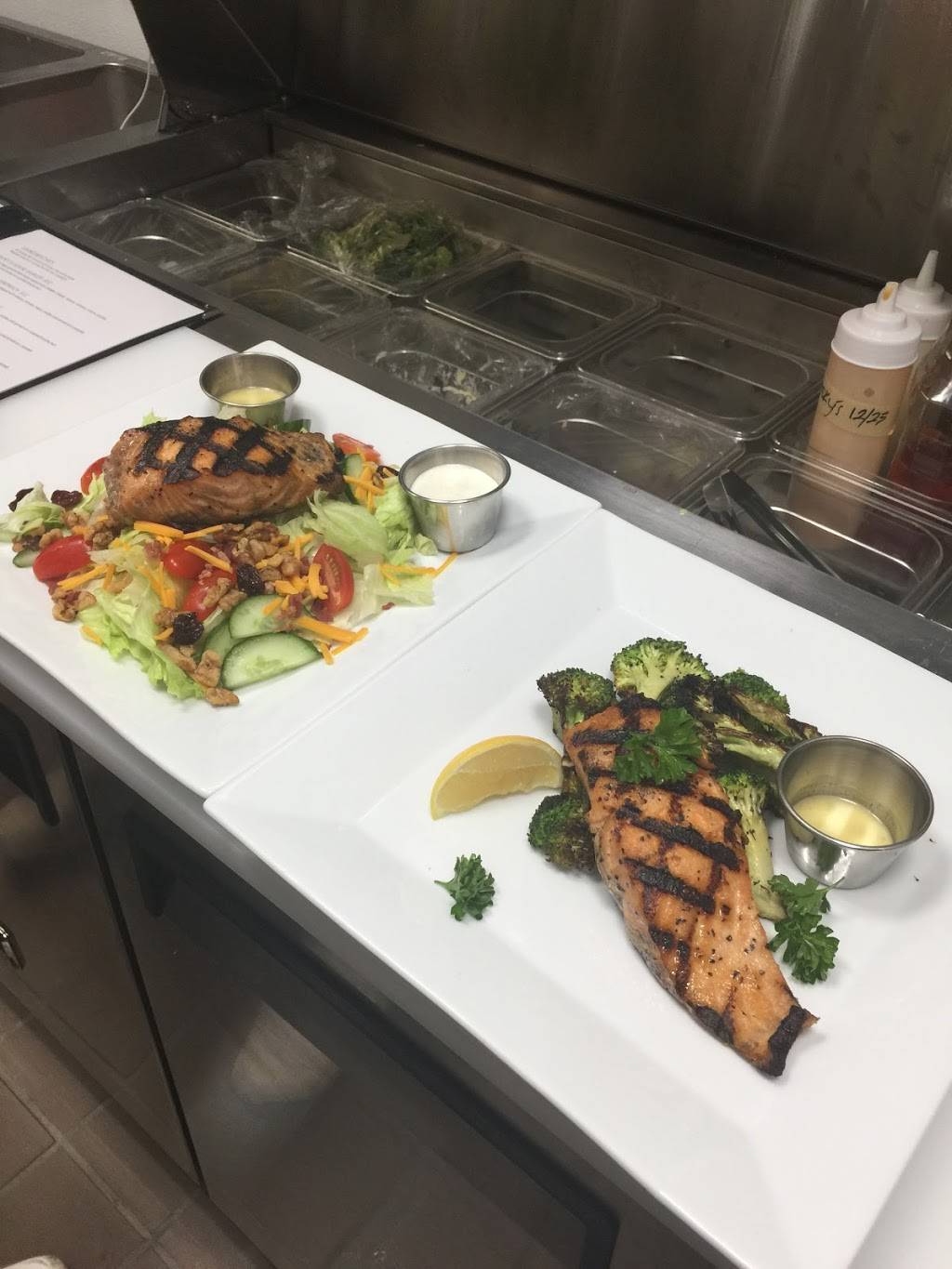 Smoky’s Cigar Bar & Bistro | restaurant | 303 S Main St, Royal Oak, MI 48067, USA | 2485463093 OR +1 248-546-3093