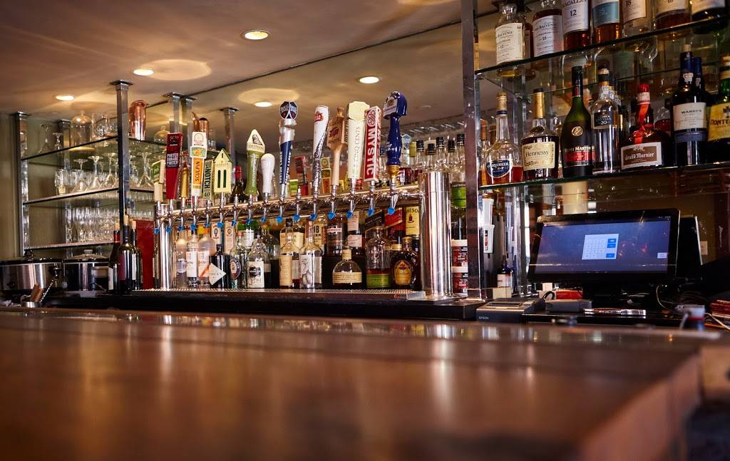 The Red House Restaurant | restaurant | 98 Winthrop St, Cambridge, MA 02138, USA | 6175760605 OR +1 617-576-0605