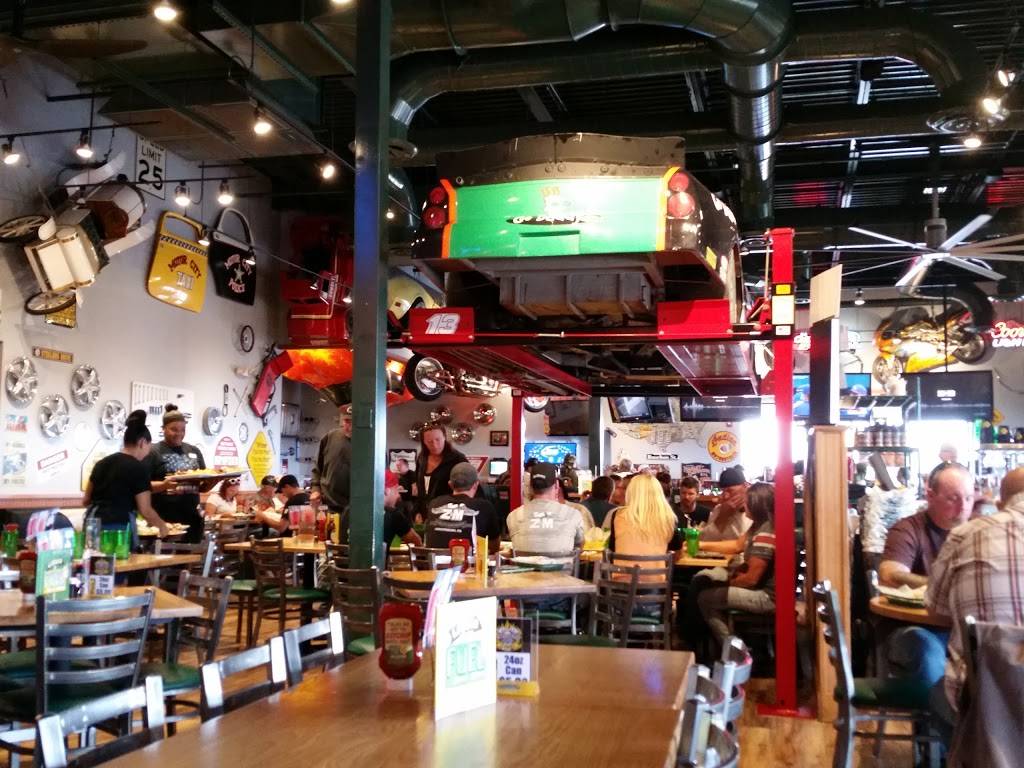 Quaker Steak & Lube | restaurant | 1425 Scalp Ave, Johnstown, PA 15904, USA | 8142629464 OR +1 814-262-9464