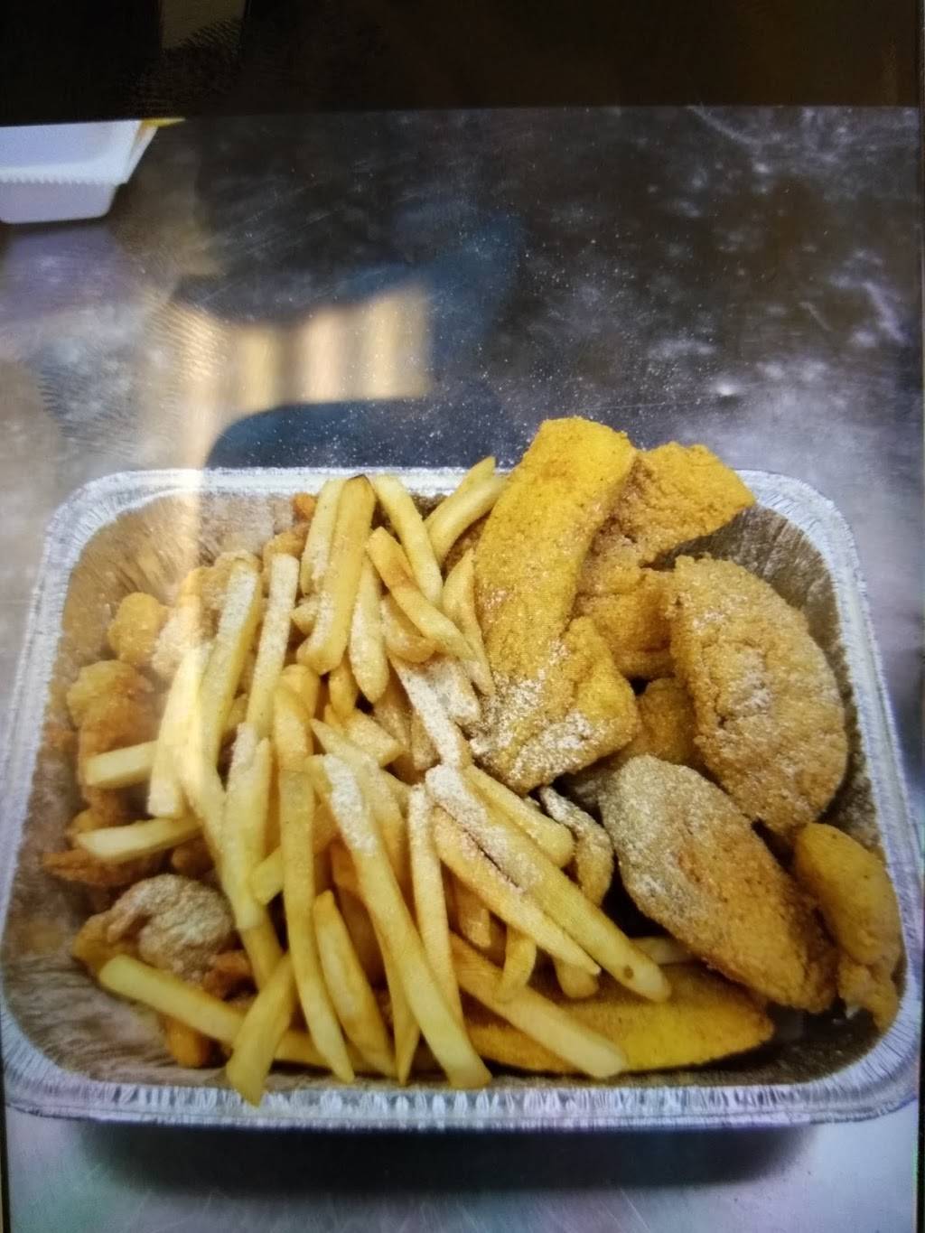 Sharks Fish & Chicken | restaurant | 7122 S Vincennes Ave, Chicago, IL 60621, USA | 7734888908 OR +1 773-488-8908