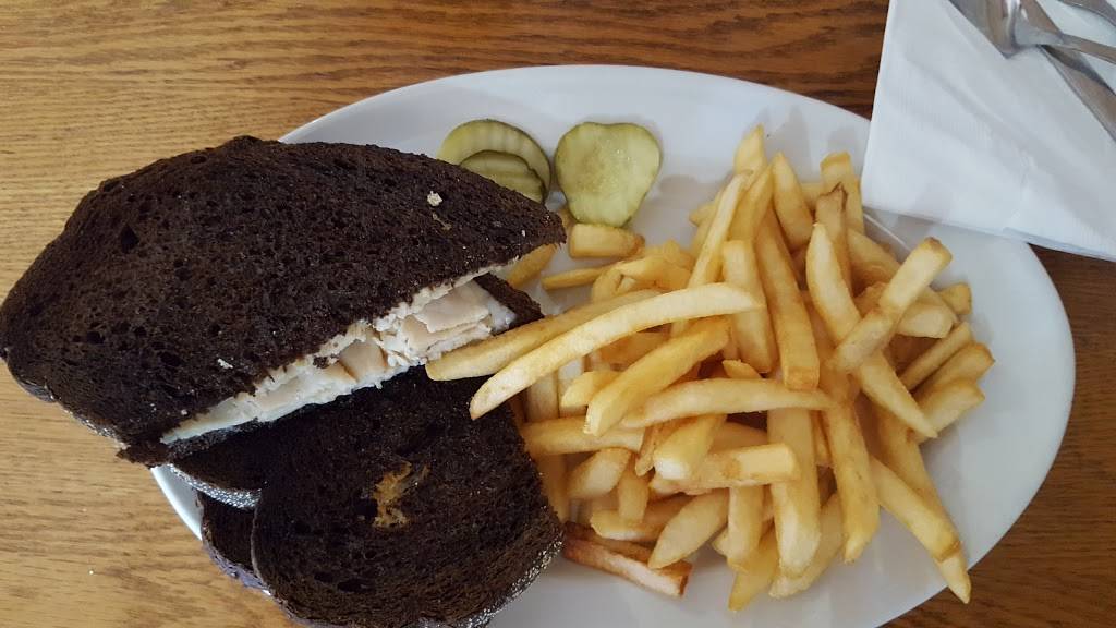 McKennas Village Restaurant | restaurant | 321 N Lincoln Ave, Lakeview, MI 48850, USA | 9893529918 OR +1 989-352-9918