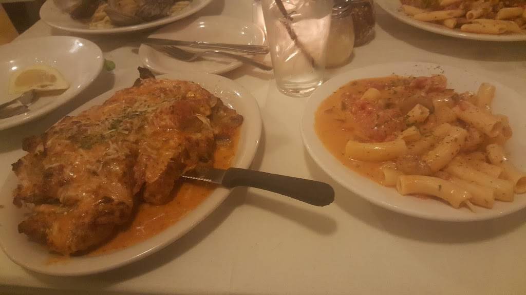 DeMarcos Restaurant | restaurant | 1965 Central Ave, Albany, NY 12205, USA | 5184567574 OR +1 518-456-7574