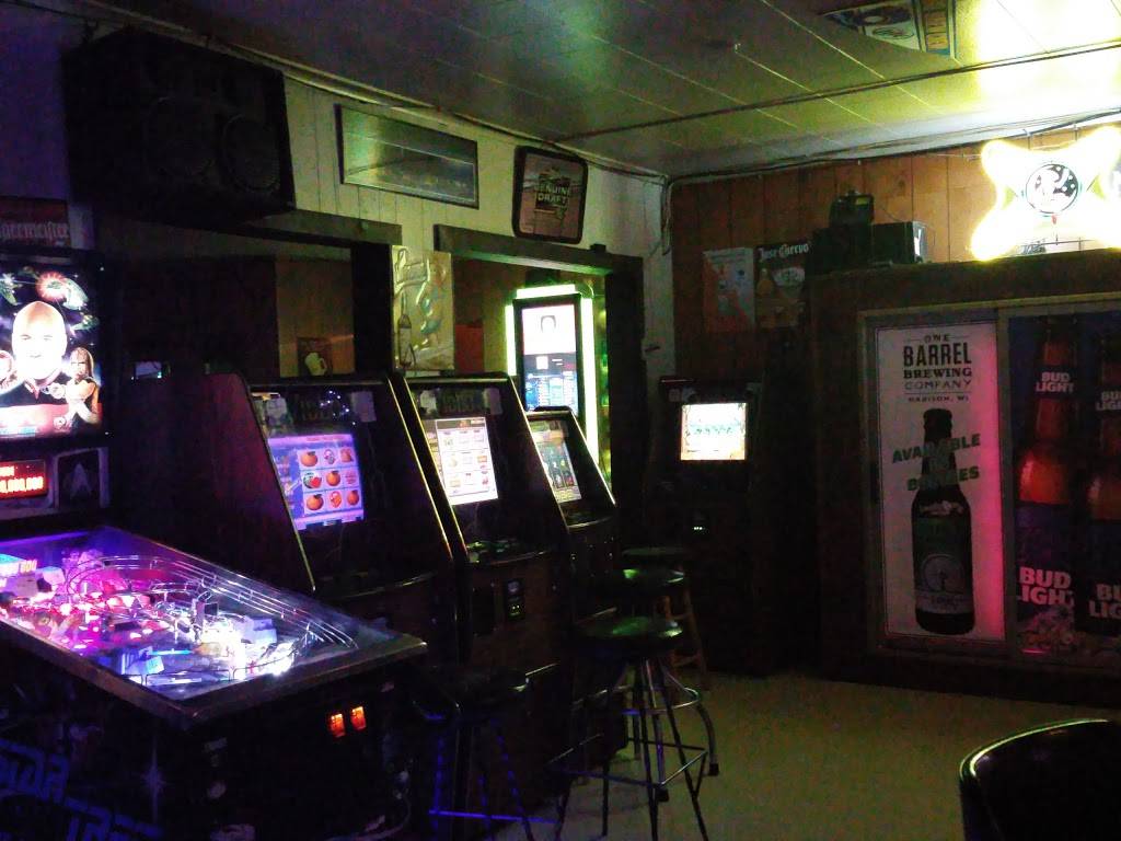 Lucky 7S Bar & Grill | restaurant | 1313 S Broadway, Green Bay, WI 54304, USA | 9204307777 OR +1 920-430-7777