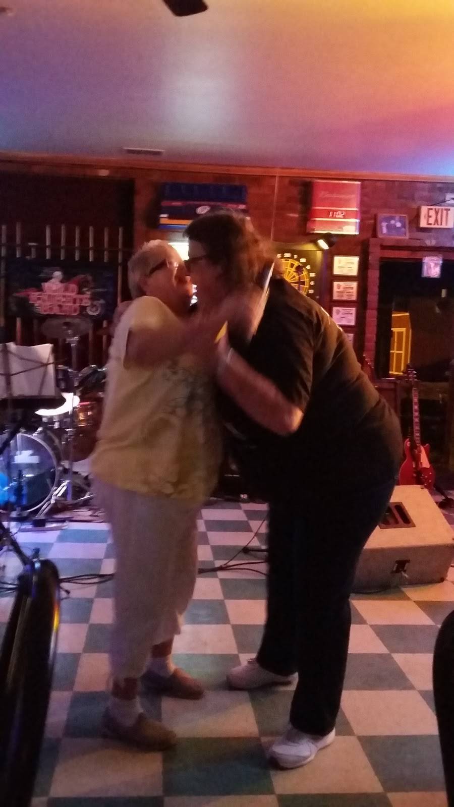 Sunset Bar & Grill | restaurant | 2807 W Delmar Ave, Godfrey, IL 62035, USA | 6184678232 OR +1 618-467-8232