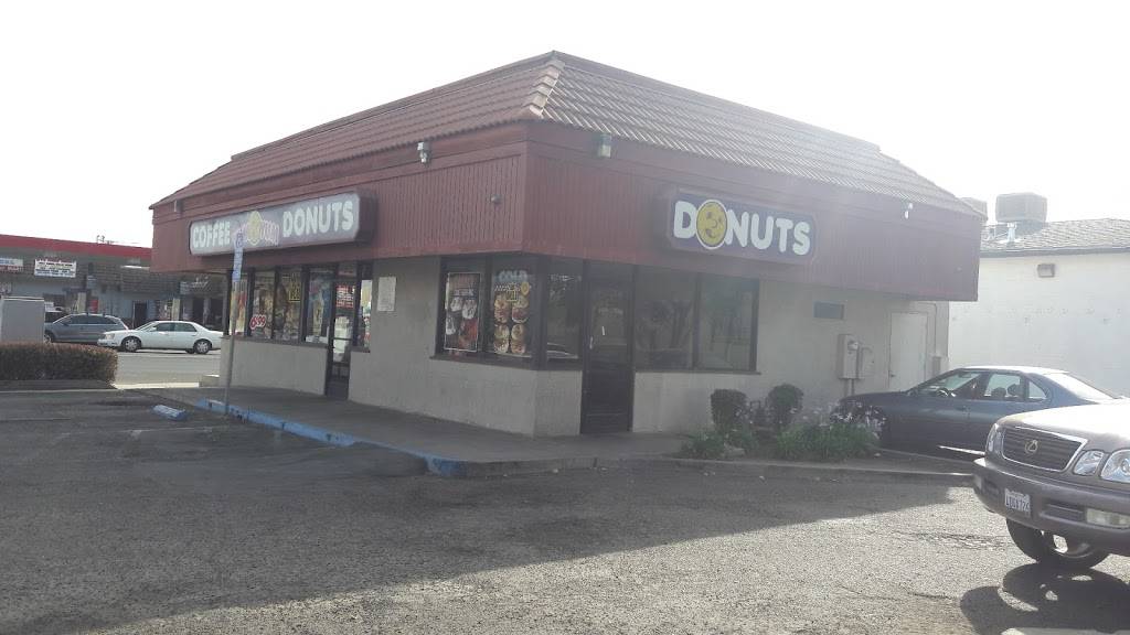Yum Yum Donuts | bakery | 8 Olive Ave, Porterville, CA 93257, USA | 5597849717 OR +1 559-784-9717