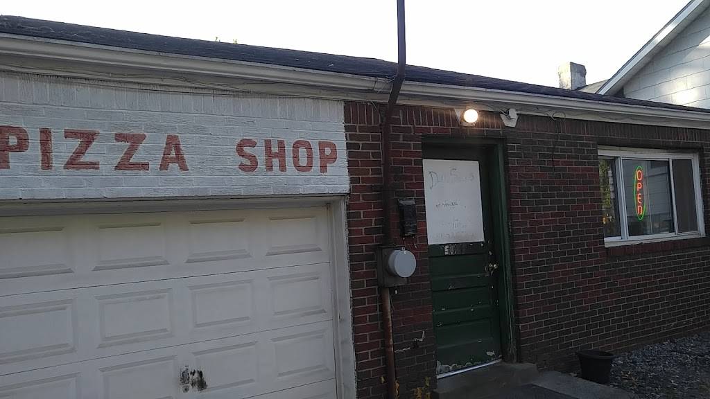 Della Salas Pizza | restaurant | 5527 Verona Rd, Verona, PA 15147, USA | 4127935656 OR +1 412-793-5656