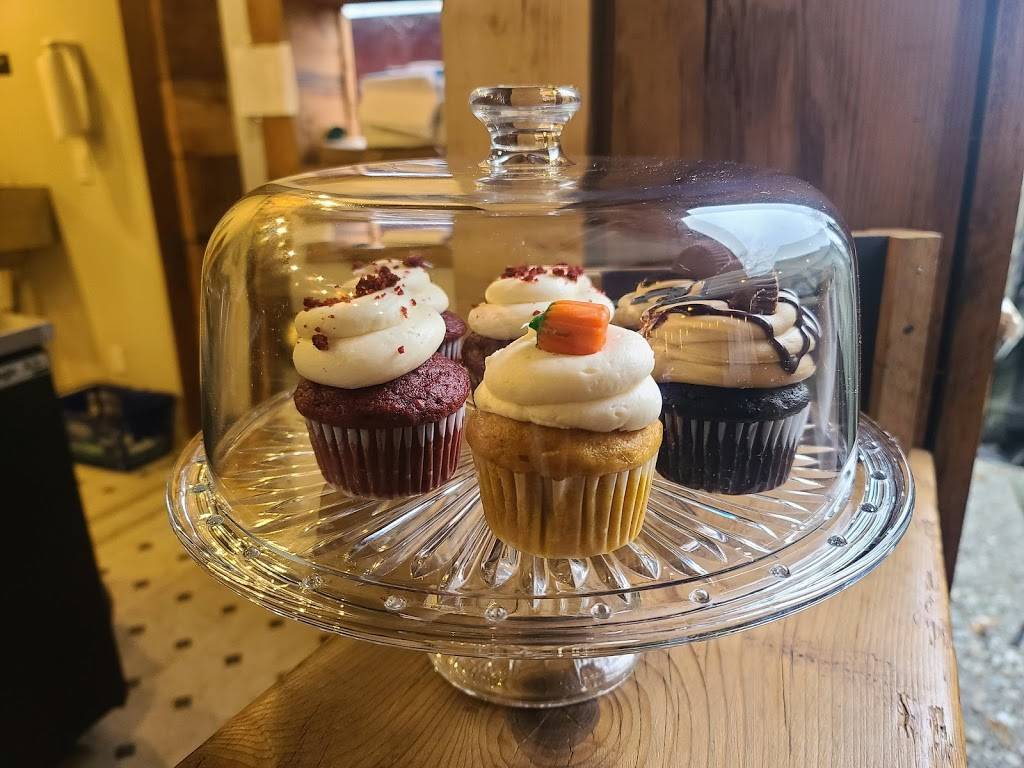 The Farmhouse Beer Garden | restaurant | 926 Farmington Falls Rd, Rte 2, Farmington, ME 04938, USA | 2075784353 OR +1 207-578-4353