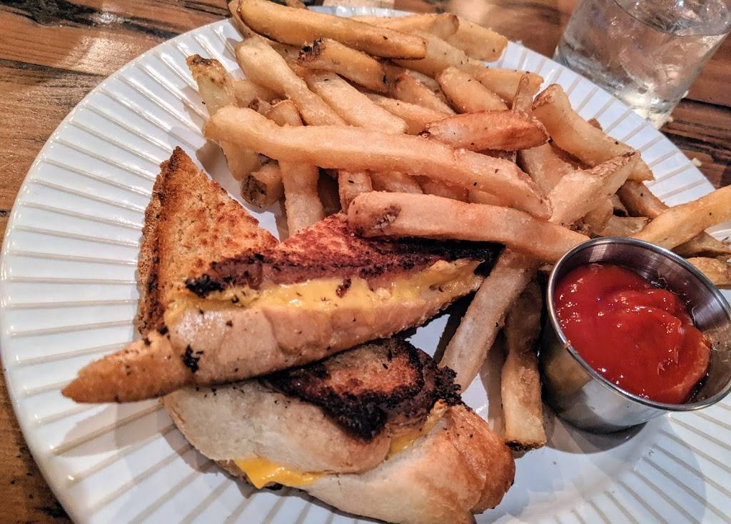 Southern Social | restaurant | 1932 14th Ave, Vero Beach, FL 32960, USA | 7722052212 OR +1 772-205-2212