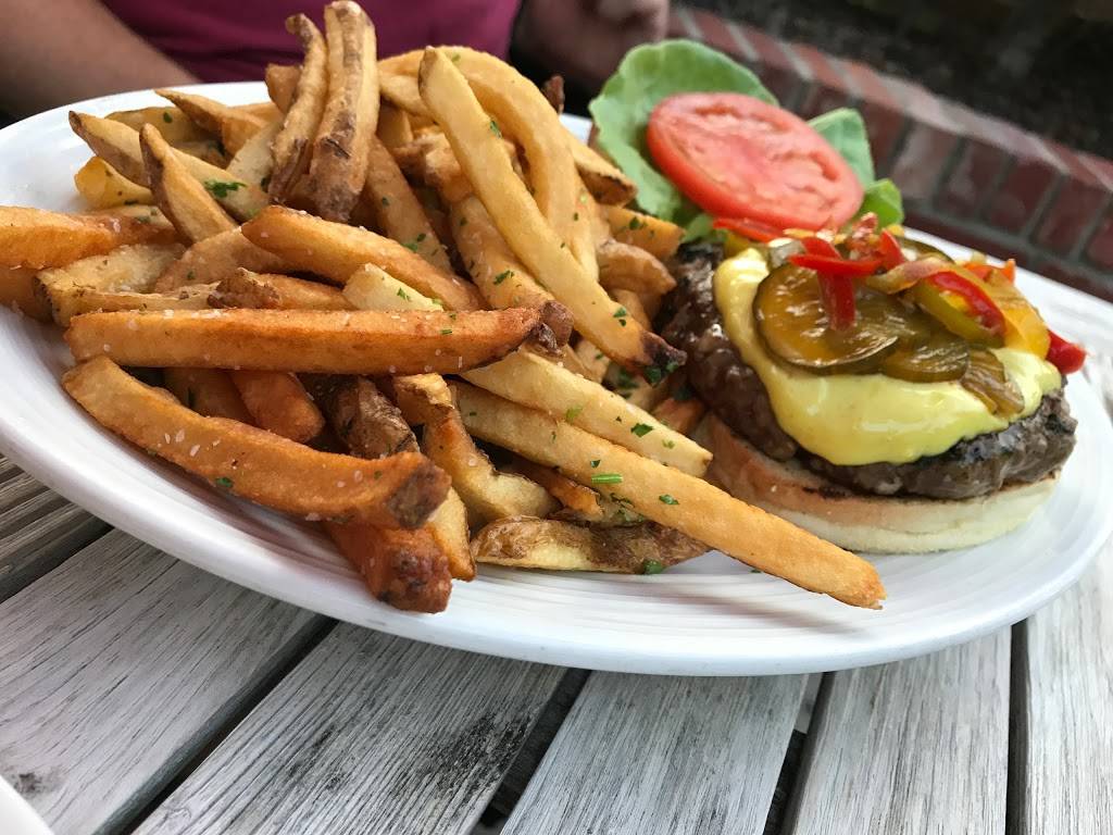 The Sly Fox Pub | restaurant | 795 SW Broad St, Southern Pines, NC 28387, USA | 9107251621 OR +1 910-725-1621