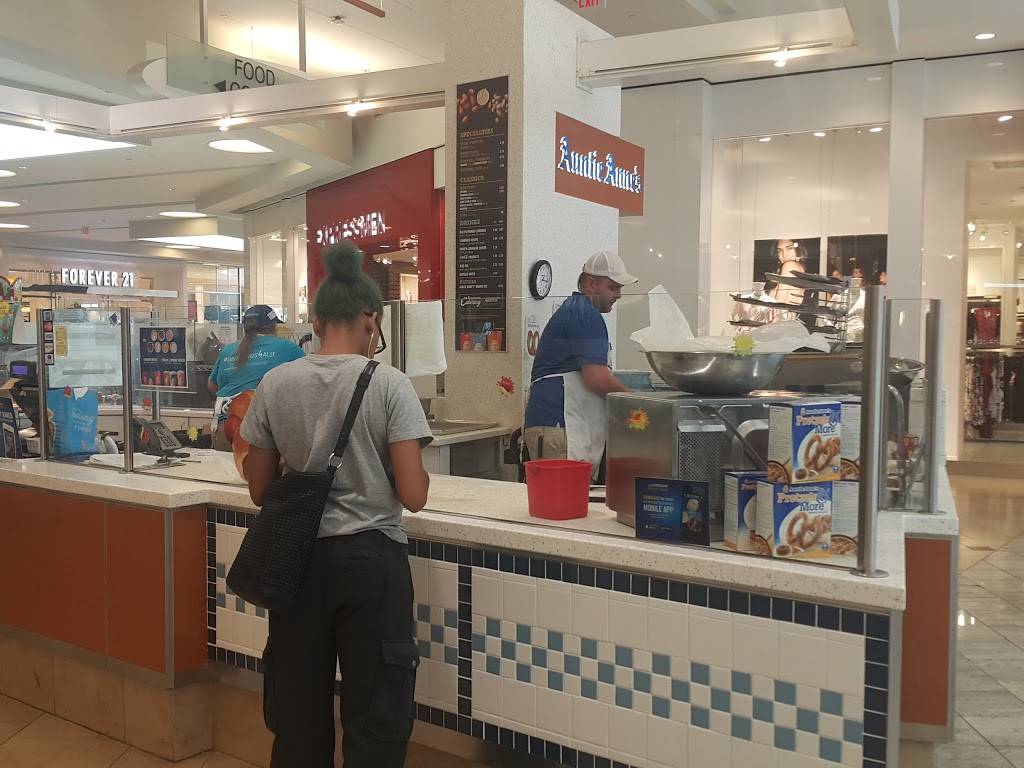 Auntie Annes | restaurant | 5001 Monroe St Unit 9150, Toledo, OH 43623, USA | 4194728866 OR +1 419-472-8866