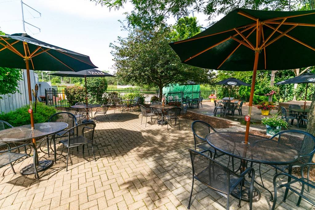 Babes Grill & Bar | restaurant | 5614 Schroeder Rd, Madison, WI 53711, USA | 6082747300 OR +1 608-274-7300