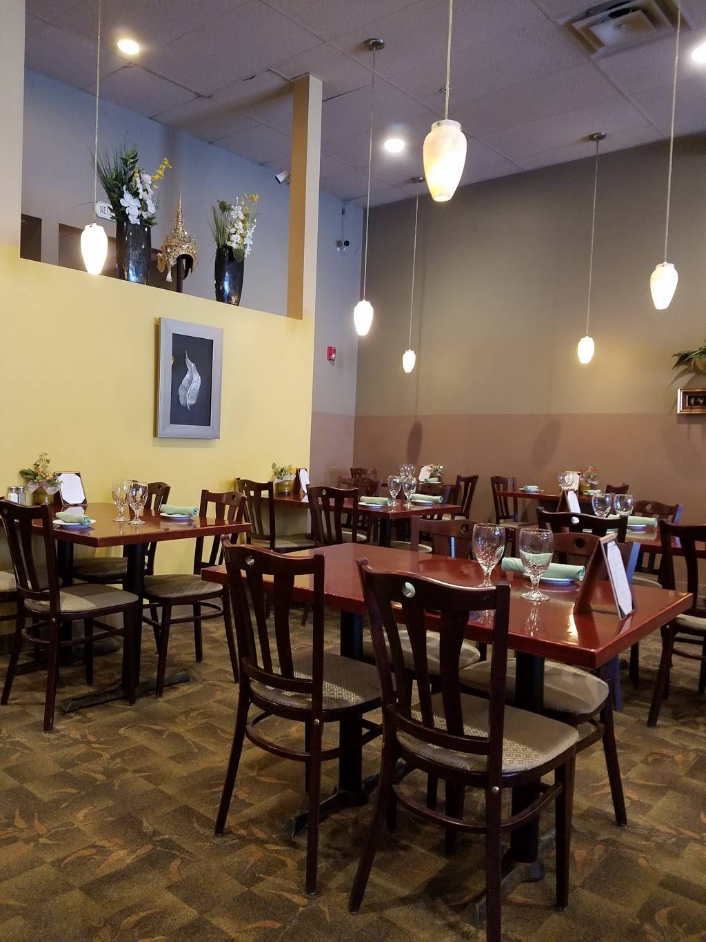 Poms Thai Restaurant | restaurant | 209 Western Ave, South Portland, ME 04106, USA | 2073473000 OR +1 207-347-3000