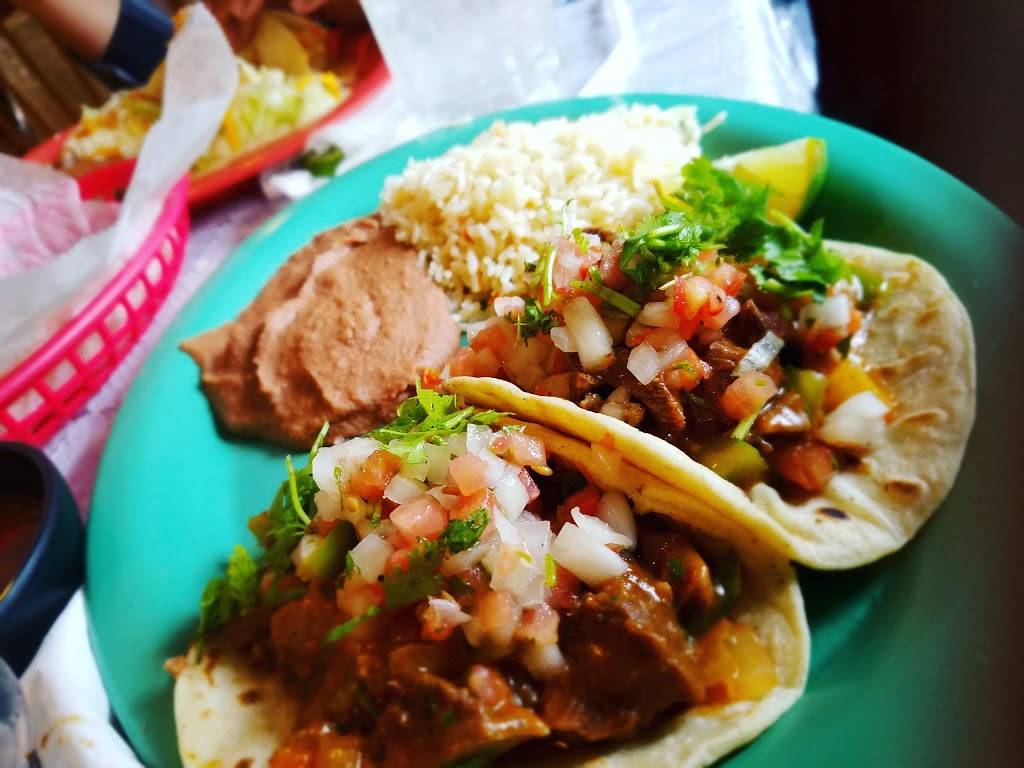 La Chocita Grill | restaurant | 210 Loudoun St SE, Leesburg, VA 20175, USA | 7034432319 OR +1 703-443-2319