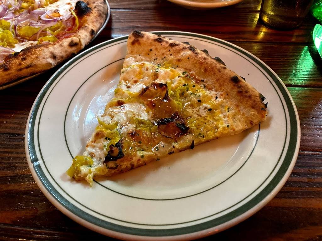 Robertas | restaurant | 261 Moore St, Brooklyn, NY 11206, USA | 7184171118 OR +1 718-417-1118