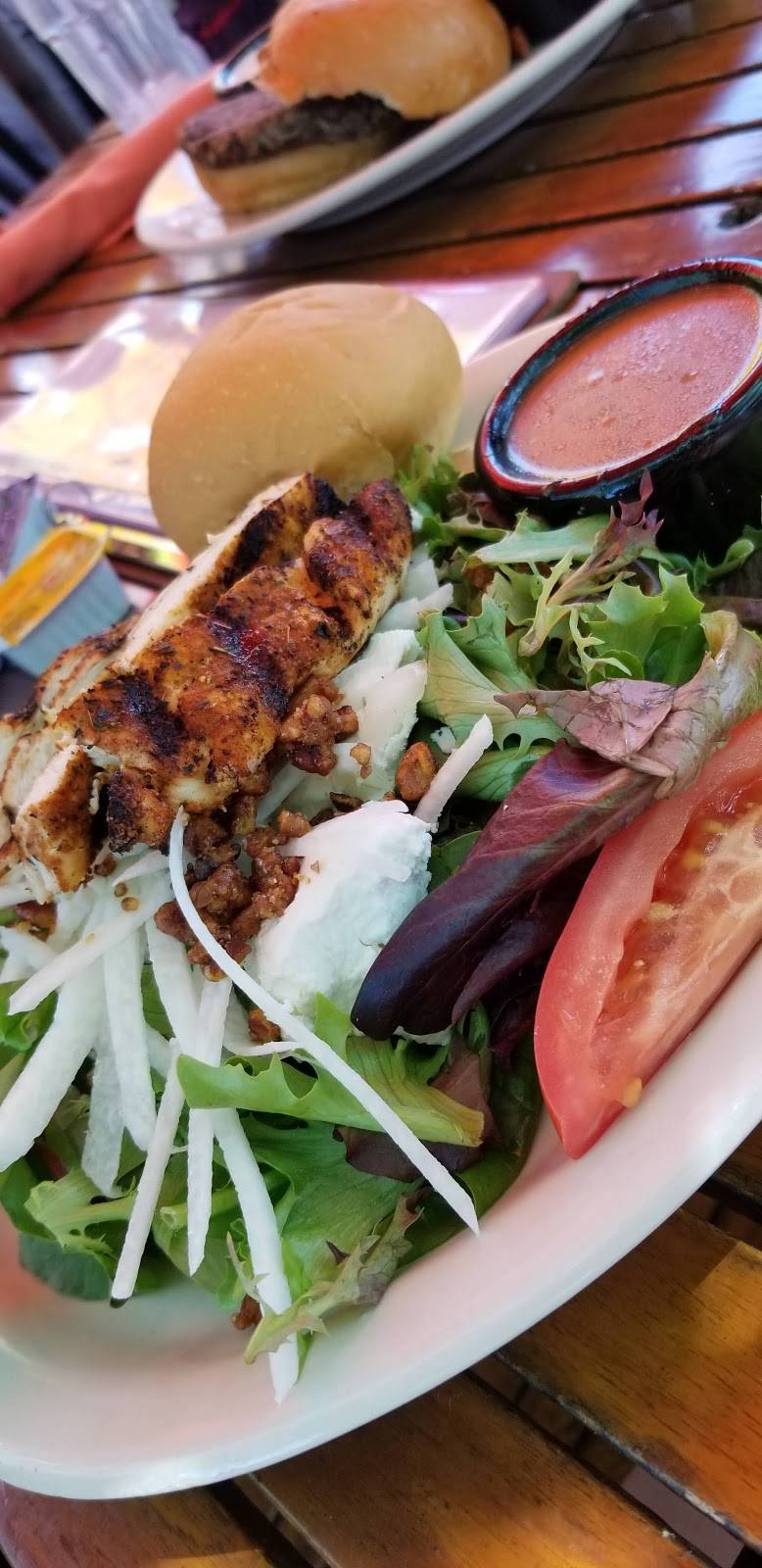 Washington Square Bar & Grill | restaurant | 4736 Washington Ave, White Bear Lake, MN 55110, USA | 6514077162 OR +1 651-407-7162