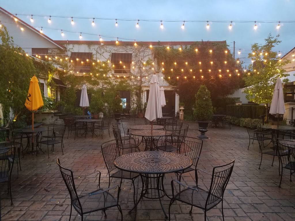 DiSalvos Lounge | night club | 355 E 4th St, Williamsport, PA 17701, USA | 5703271200 OR +1 570-327-1200