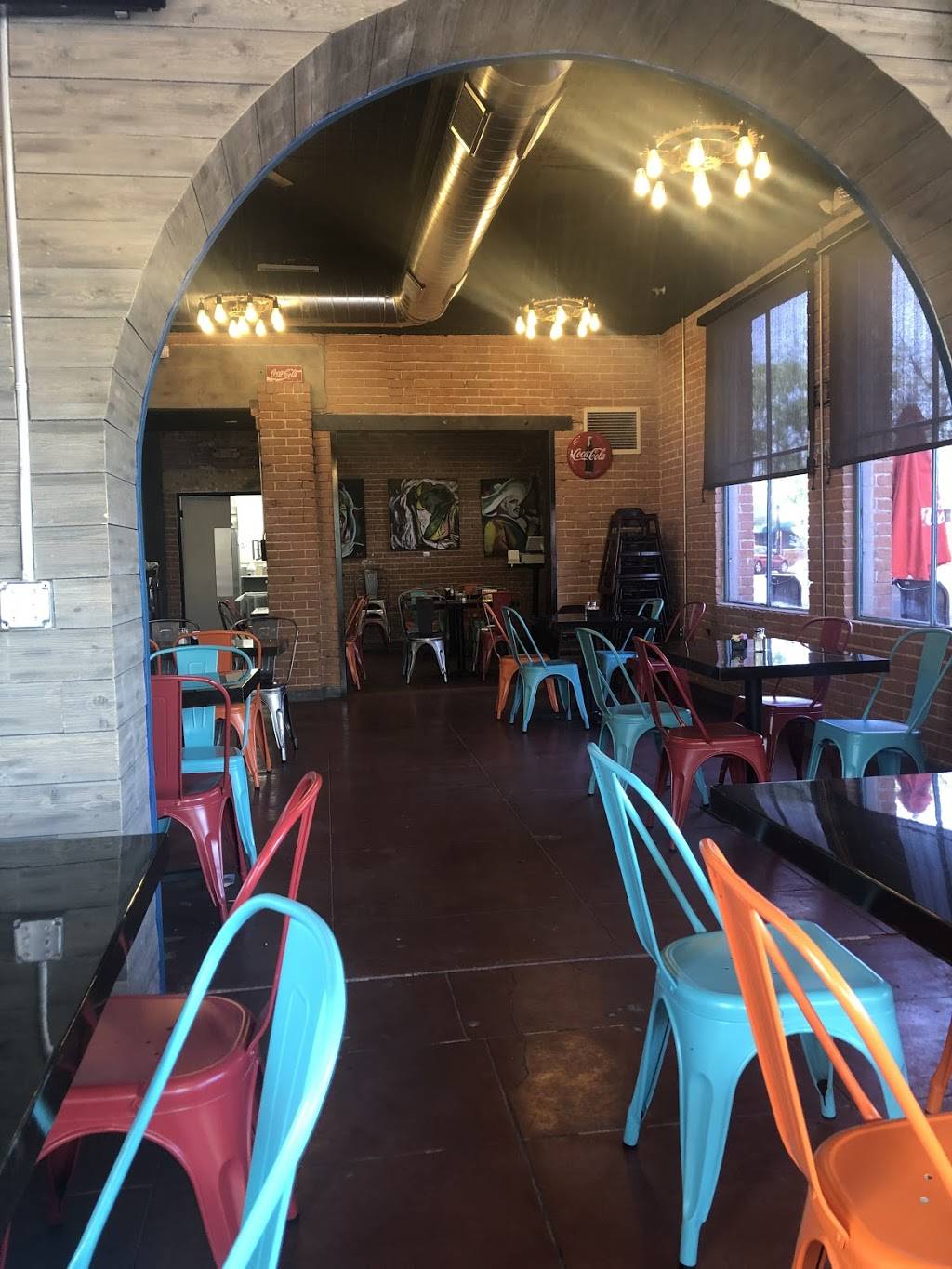 La Perla Sports Cantina | restaurant | 5723 W Glendale Ave, Glendale, AZ 85301, USA | 6027533896 OR +1 602-753-3896