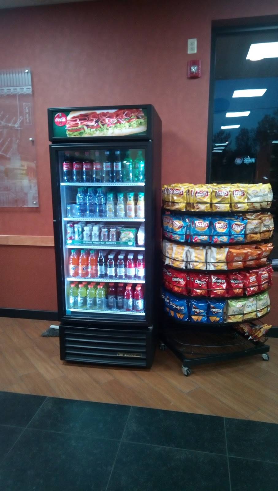 Subway | restaurant | 666 Oak St, Brockton, MA 02301, USA | 7743817938 OR +1 774-381-7938