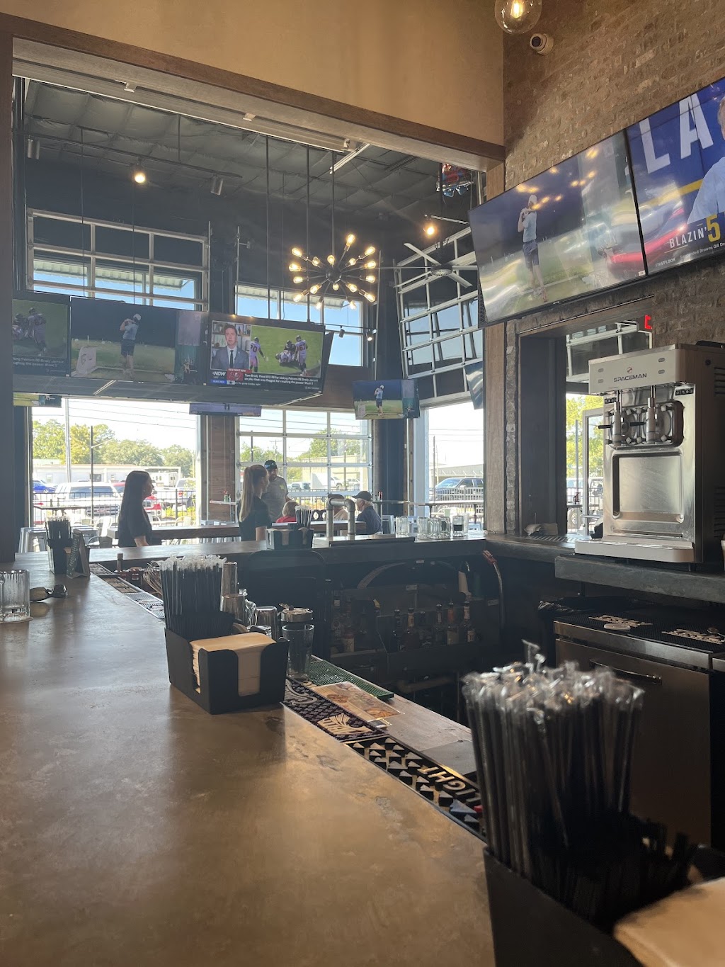 Fat Pats Breaux Bridge | restaurant | 1600 Rees St, Breaux Bridge, LA 70517, USA | 3374146268 OR +1 337-414-6268