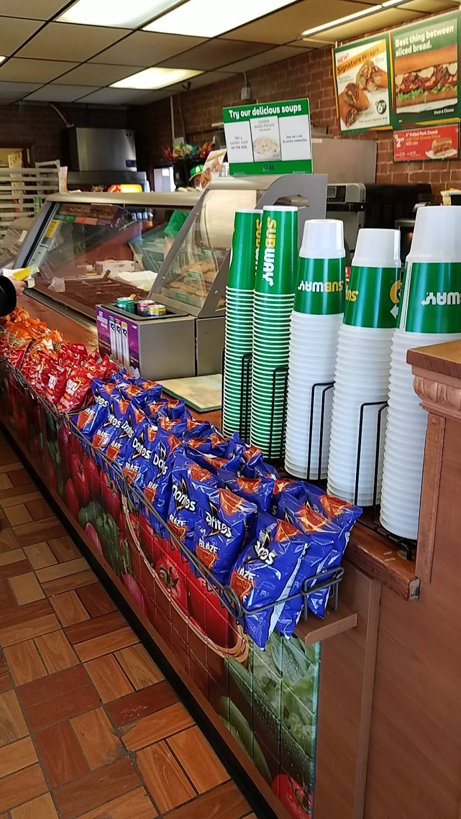Subway | restaurant | 2251 E University Ave, Des Moines, IA 50317, USA | 5152625712 OR +1 515-262-5712